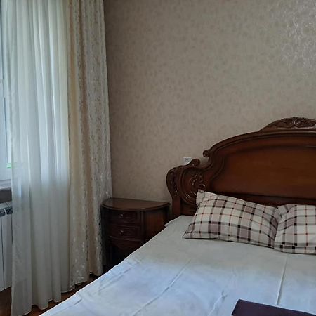 Apartment Жужуна บาทูมิ ภายนอก รูปภาพ