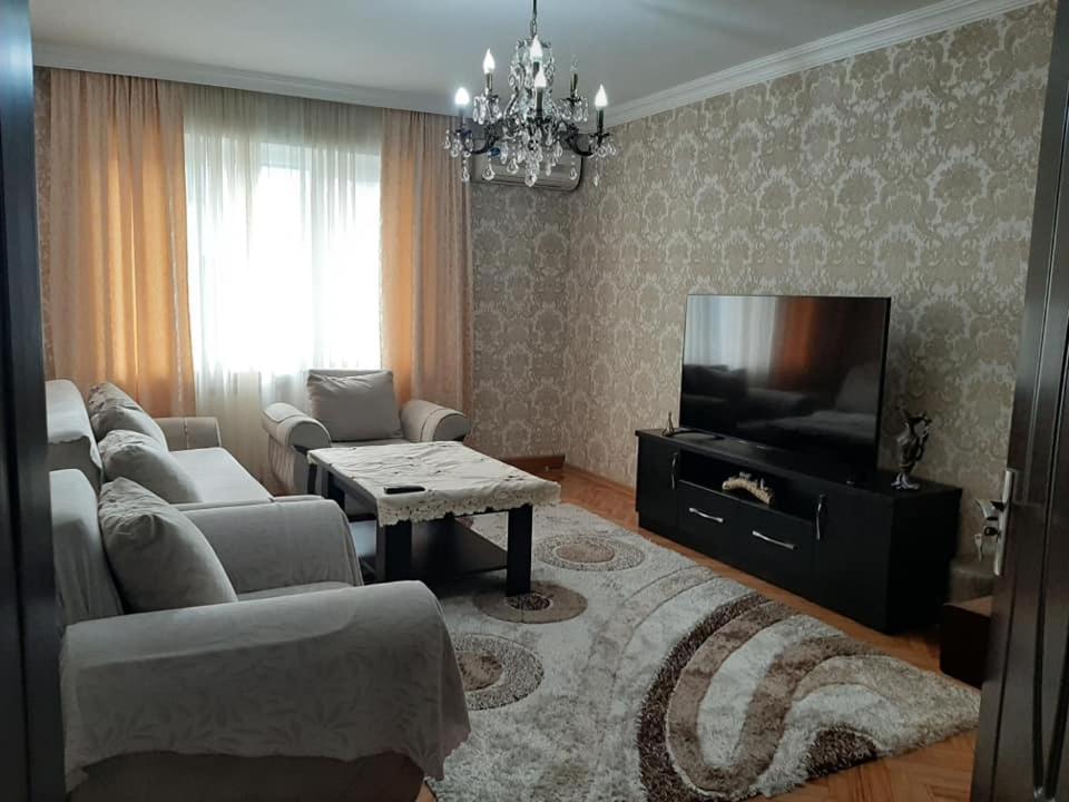 Apartment Жужуна บาทูมิ ภายนอก รูปภาพ