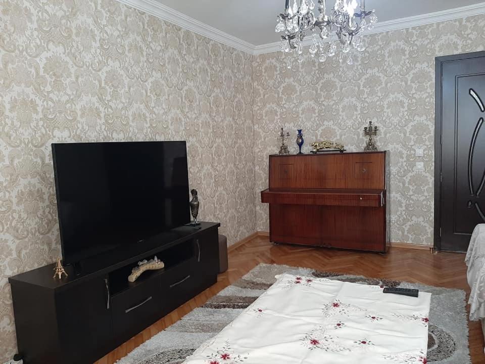 Apartment Жужуна บาทูมิ ภายนอก รูปภาพ