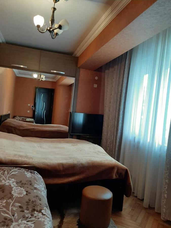Apartment Жужуна บาทูมิ ภายนอก รูปภาพ