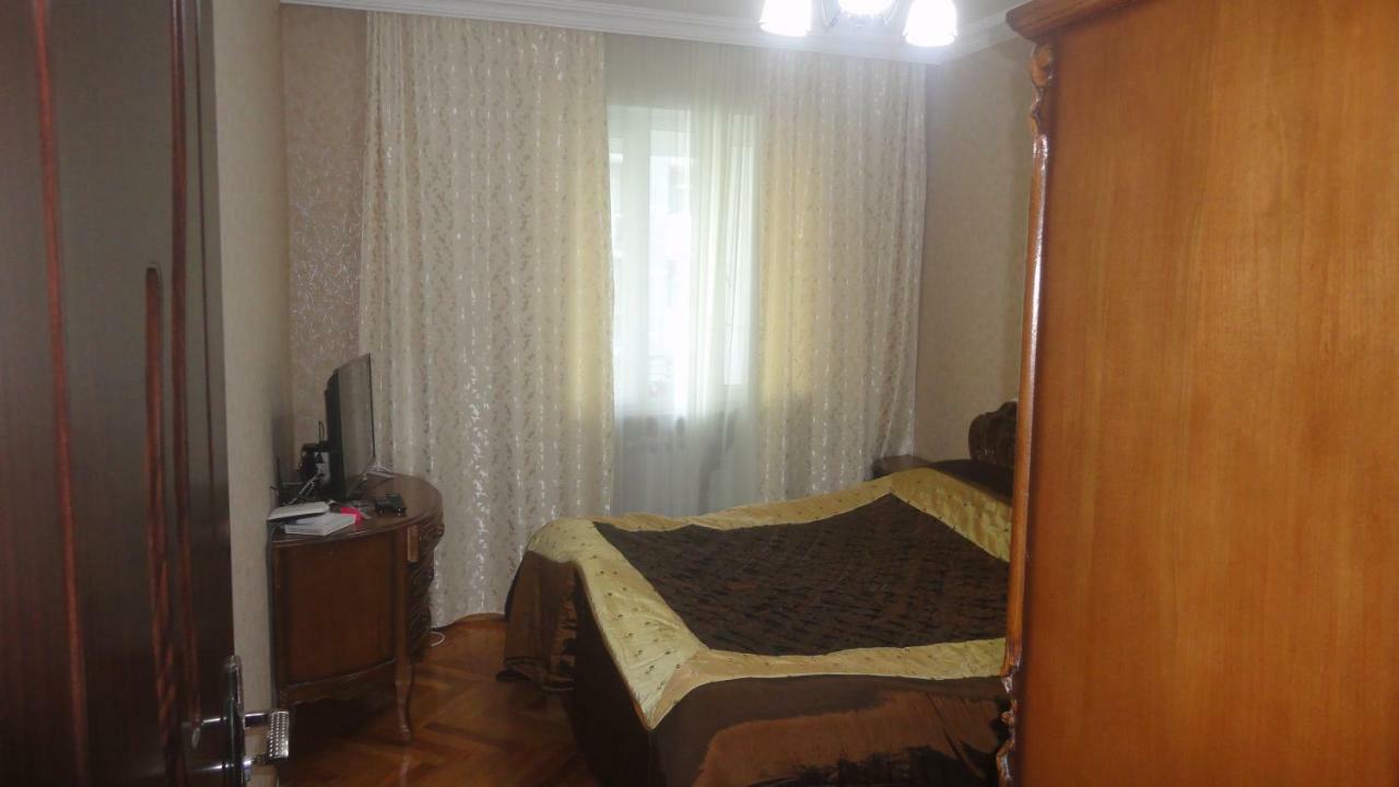 Apartment Жужуна บาทูมิ ภายนอก รูปภาพ