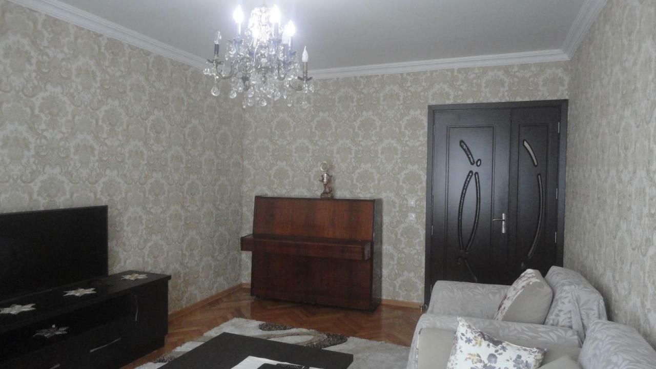 Apartment Жужуна บาทูมิ ภายนอก รูปภาพ