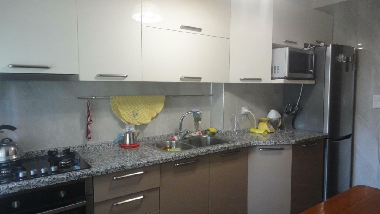 Apartment Жужуна บาทูมิ ภายนอก รูปภาพ